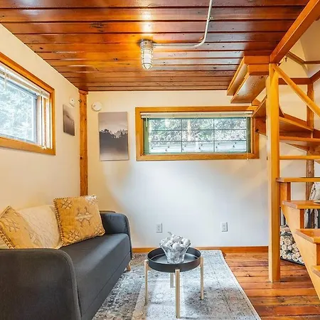 Charming Two-Level Retreat In Capitol Hill - Foxglove Inn-3